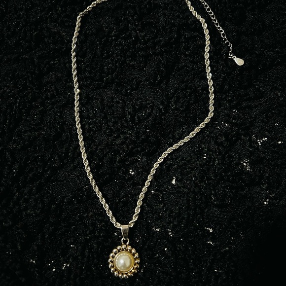 Silver intertwine Rope Chain Necklace with Pearl Pendant - Picture 2 of 4